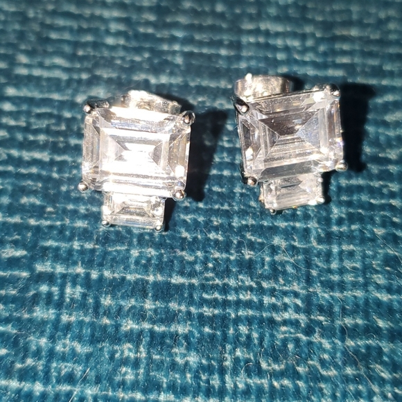 Swarovski cubic zirconia stud earrings - Picture 5 of 6